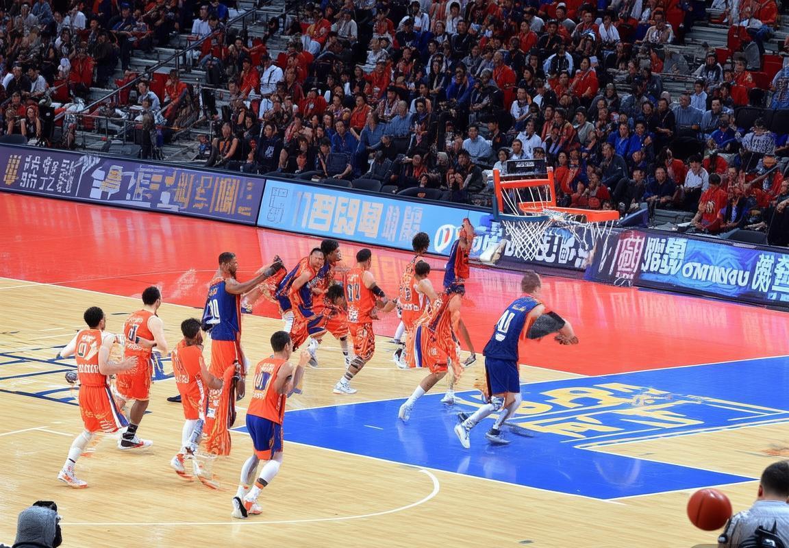 2017 CBA山东VS广厦巅峰对决：战术解析与球星亮点(图2)