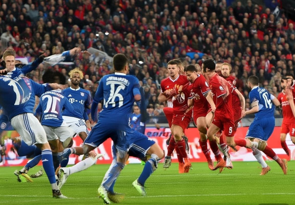 拜仁慕尼黑VS利物浦：巅峰对决历史回顾与战术分析(图2)